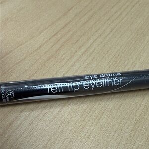 Femme Couture Felt Tip Eyeliner in Black